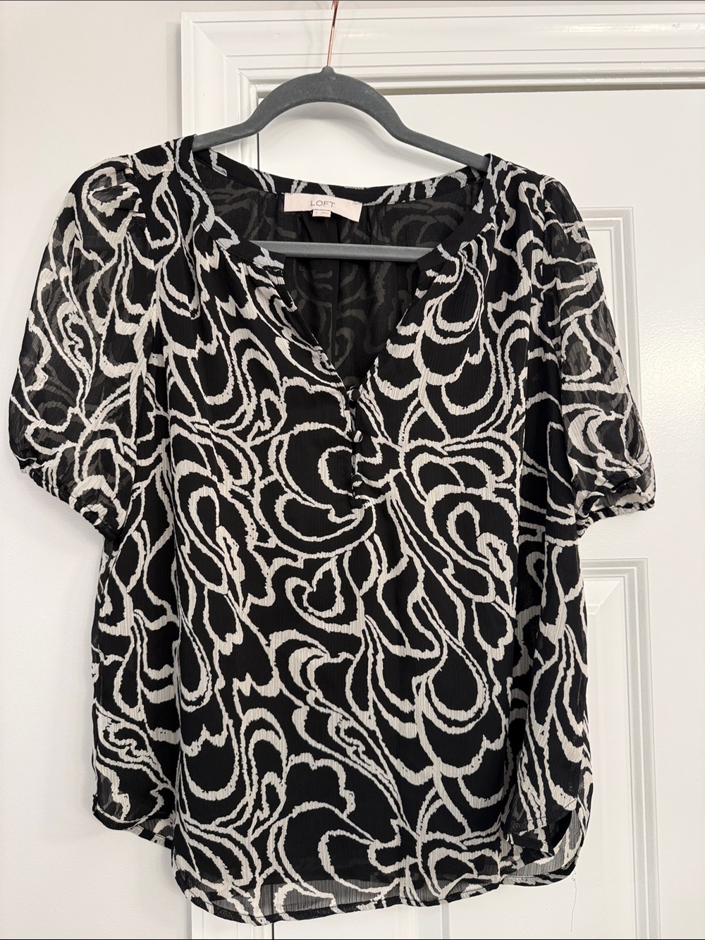LOFT Black and White Swirl Puff Sleeve Blouse